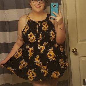 Torrid size 5 sunflower halter